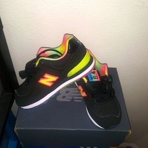 New balance kid sneaks